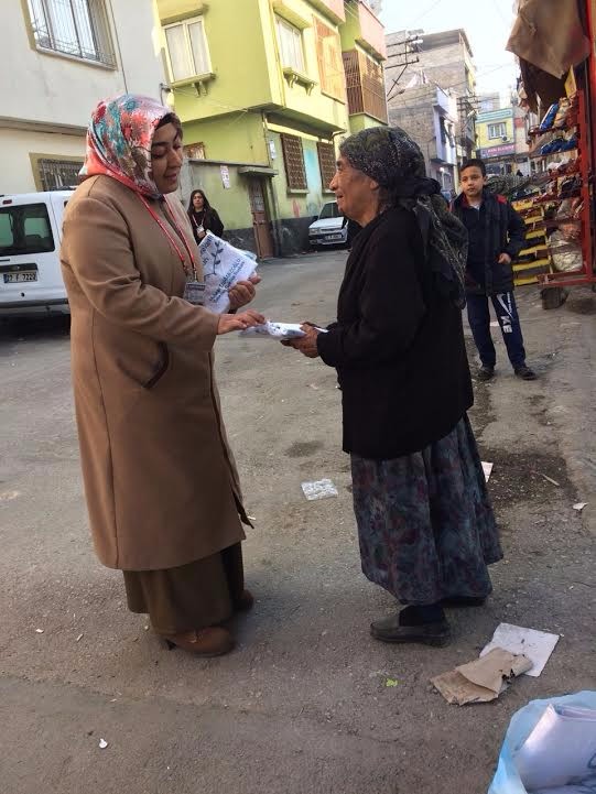 Şahinbey Belediyesi Vatandaşa Mutfak Önlüğü Dağıttı