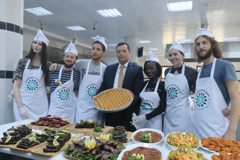 Avrupalı aşçılar, Gaziantep’te yemek yapmayı öğreniyor