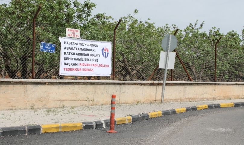 Başhekim Zengin’den Fadıloğlu’na pankartlı teşekkür