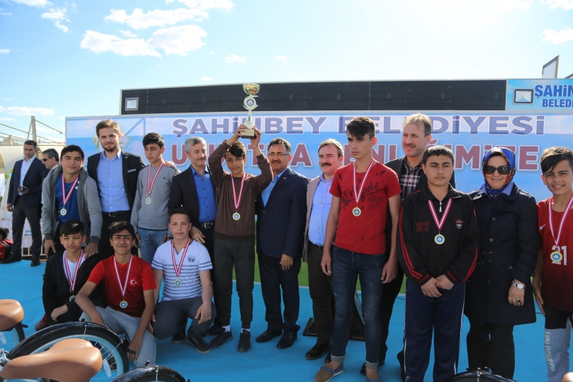 Şahinbey’den Uçurtmaları Gökyüzünü Renklendirdi