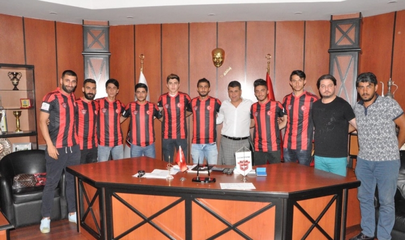 Gaziantepspor 9 futbolcusuyla sözleşme yeniledi