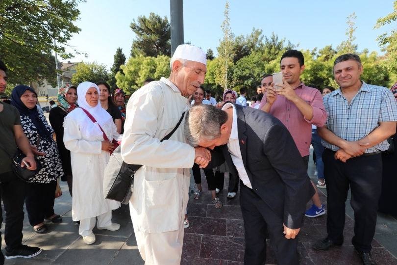 Başkan Tahmazoğlu, Hacı Adaylarını Kutsal Topraklara Uğurladı