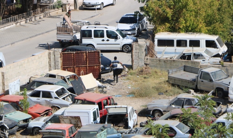 Gaziantep’te yediemin otoparkı yedek parça deposuna dönüştü