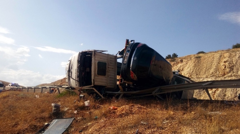 Gaziantep otobanı bir anda araba mezarlığına döndü