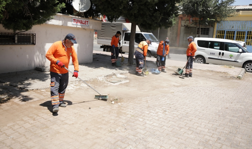 Esnaf sahredeyken çalışma alanı temizlendi