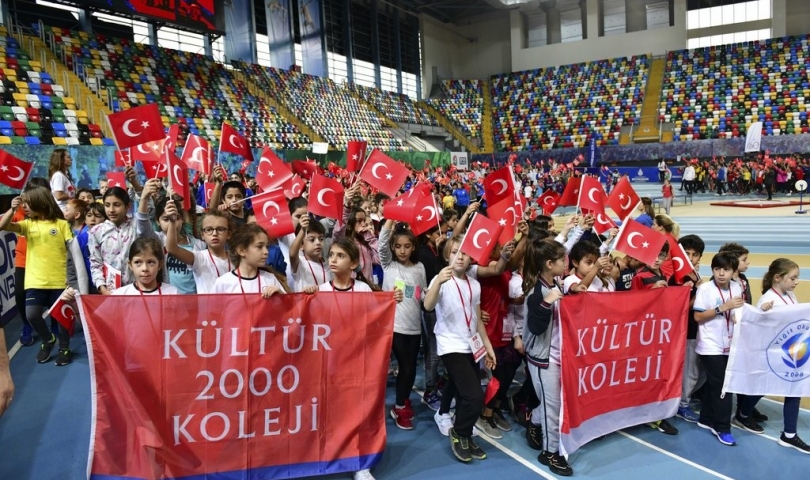 60.Yıl Atletizm Şampiyonası‘nda miniklerden kıyasıya mücadele