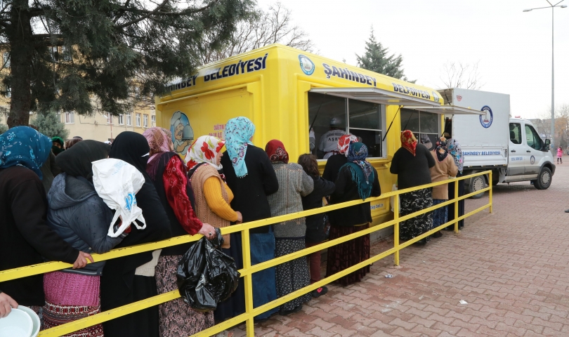 Şahinbey’de kazanlar binlerce kişi için kaynıyor