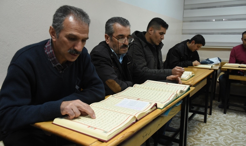 Şahinbey Belediyesi’nden işçilere gece Kur’an kursu