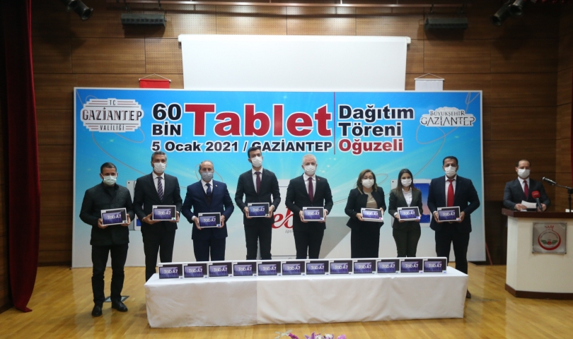 Büyükşehir tabletleri öğrencilerle buluşuyor