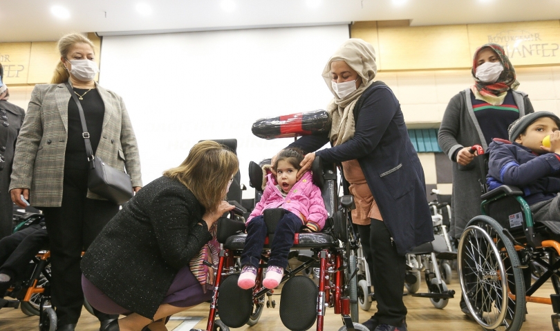 Başkan Şahin: "Bir nebze de olsa anne ve babaları rahata erdirdik"