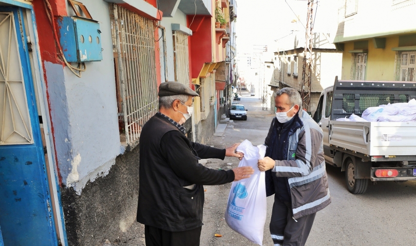 Şehitkamil’den binlerce aileye gıda yardımı desteği