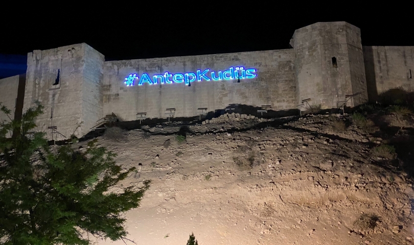 Gaziantep’ten İsrail’e bayraklı protesto!