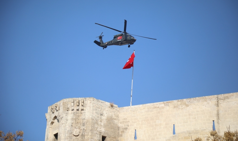 Tarihi Gaziantep Kalesi’ndeki "Helikopter gösterisi" nefesleri kesti!