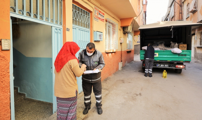 Şehitkamil’den dar gelirli ailelere gıda yardımı desteği