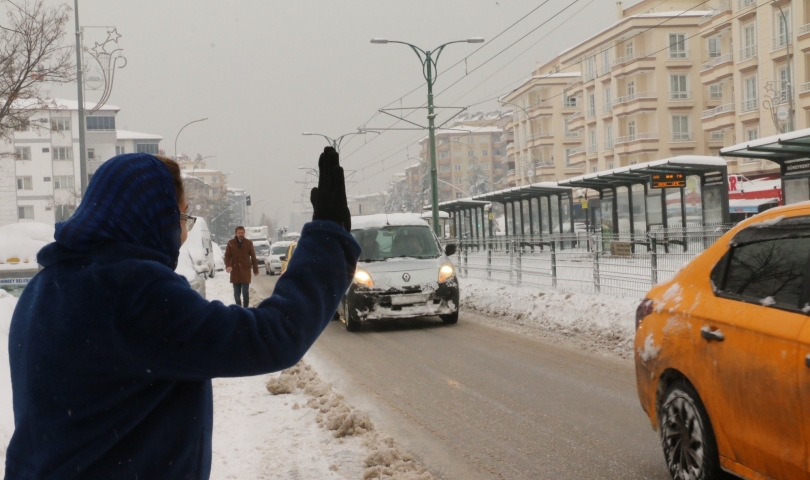 Yolda kalan vatandaşlara ek toplu ulaşım hizmeti veriliyor