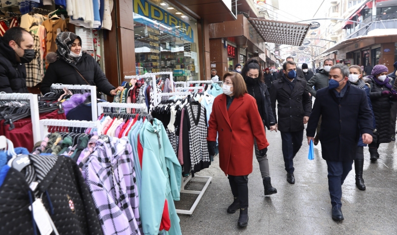 Başkan Şahin Gaziler Caddesi’nde incelemelerde bulundu