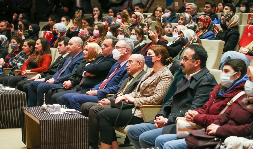 Büyükşehir Gençlik Korosu, Çanakkale Şehitlerini andı