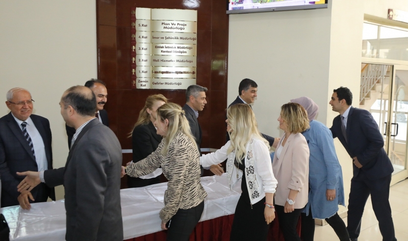 Başkan Fadıloğlu, personellerle bayramlaştı