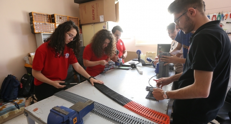 Gaziantep Büyükşehir, Teknofest’te yarışacak 26 takıma malzeme desteği veriyor