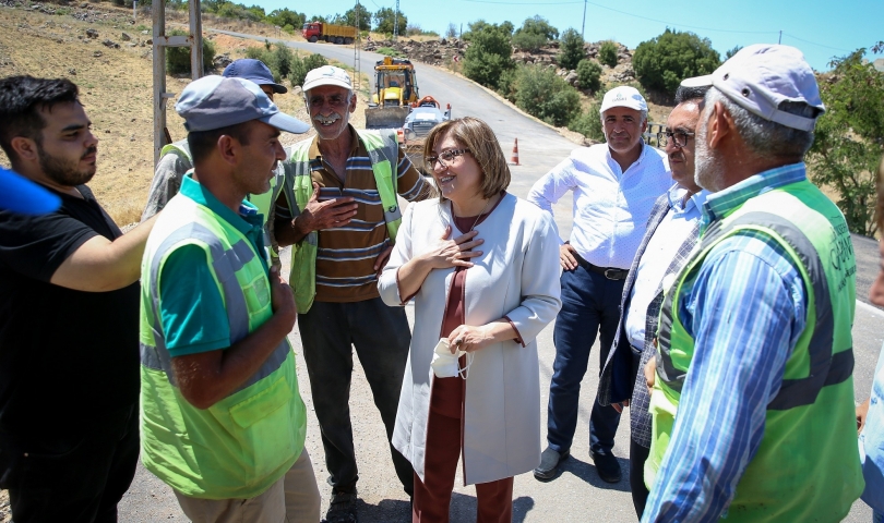 Başkan Şahin, sıcak asfalt çalışması yapılan kırsal mahalleleri ziyaret etti