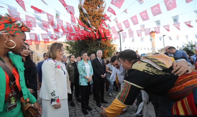 GastroAntep korteji ile festival coşkusu şehre yayıldı