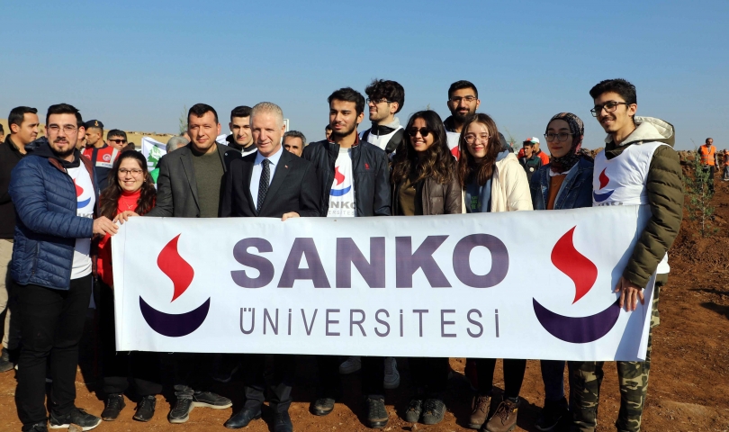 SANKO Üniversitesi öğrencileri fidanları toprakla buluşturdu