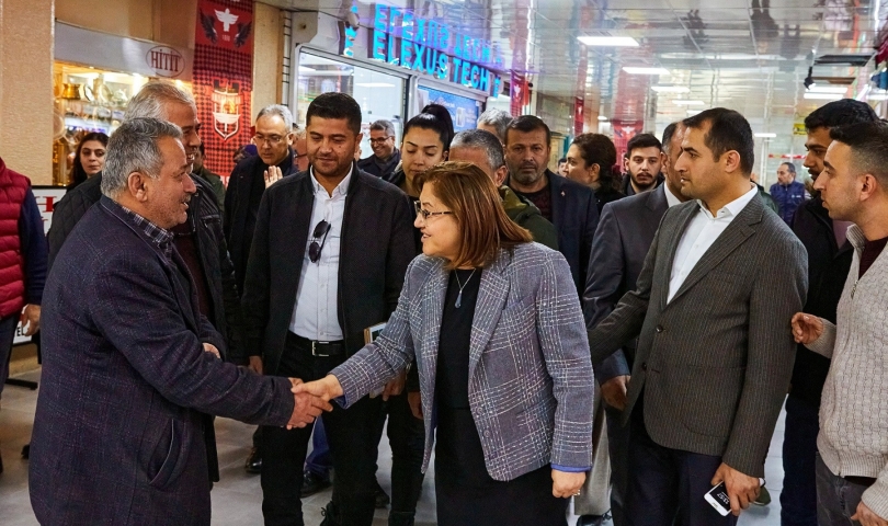 Başkan Fatma Şahin, yenilenen Belediye Pasajı’nı ziyaret etti