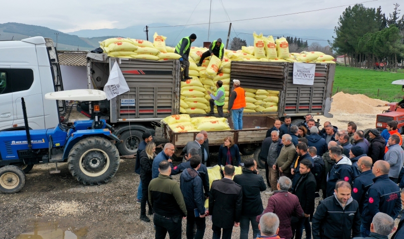 Büyükşehir’den arpa ve buğday üreticilerine gübre desteği