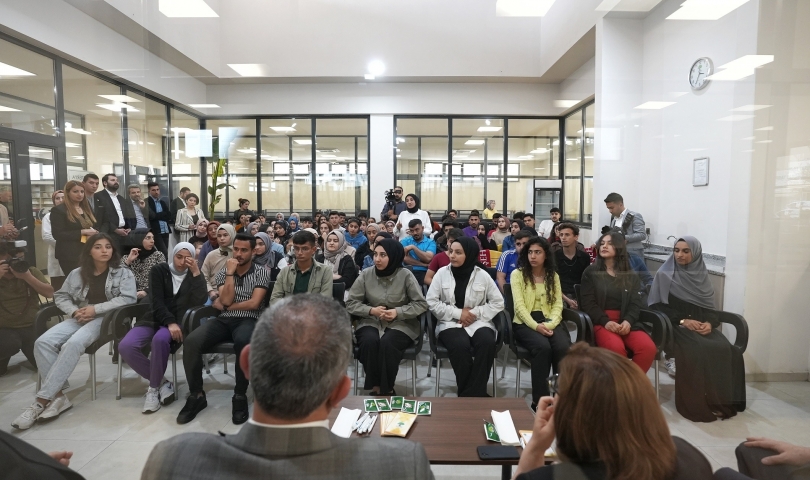 Gül ile Fadıloğlu, öğrencilerle buluştu