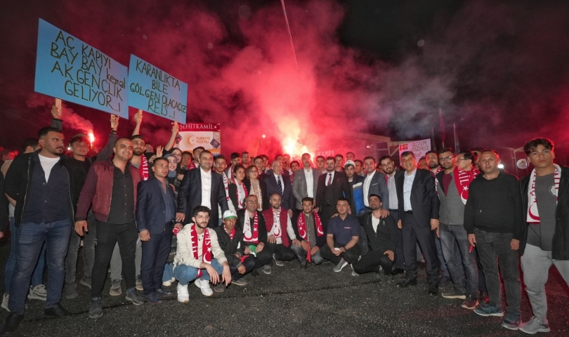 Gül ile Fadıloğlu, Ak Parti Gençlik Kollarıyla Gençlik Kampı’nda buluştu