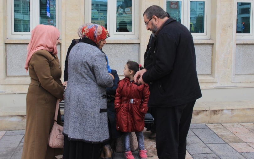 Kaybolan kızlarını Gaziantep’te arıyor