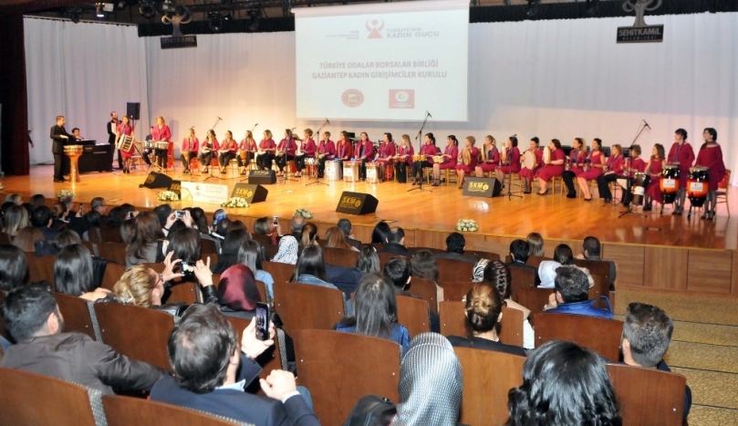 Kadın girişimcilerin gösterisi ayakta alkışladı