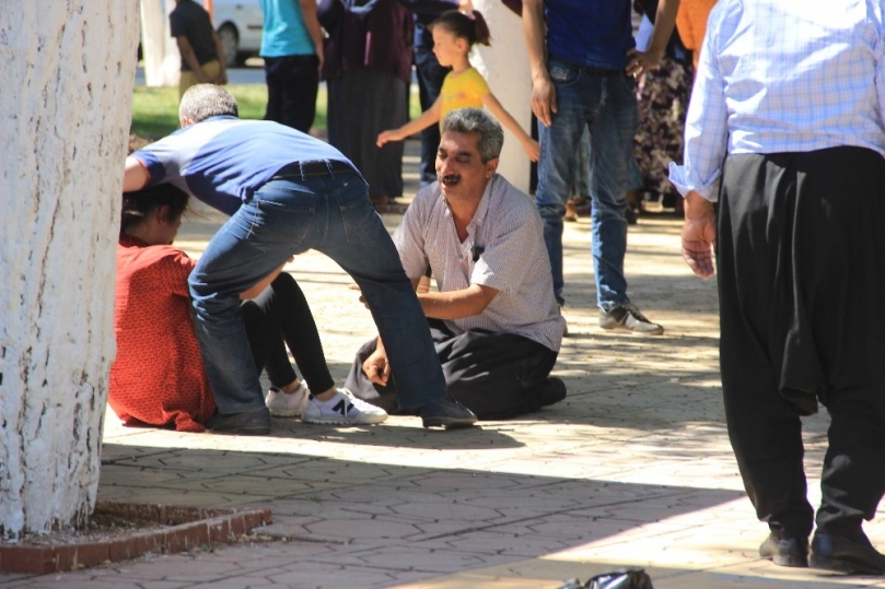 Babasının cenazesine giderken kazada hayatını kaybetti