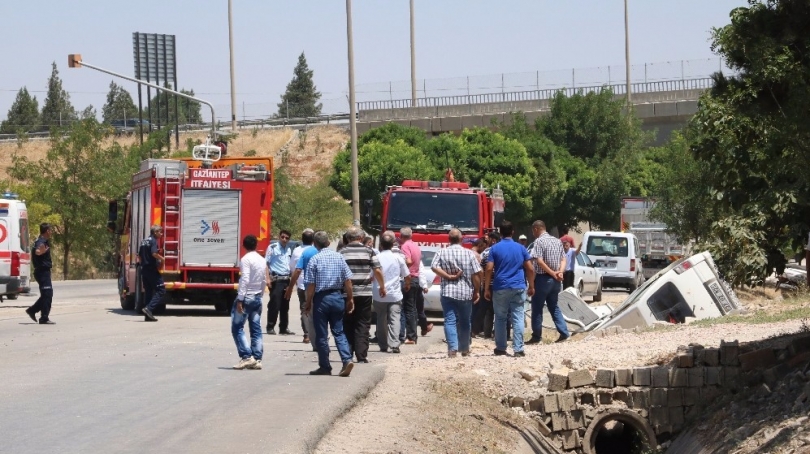 Minibüs şarampole devrildi: 7 yaralı