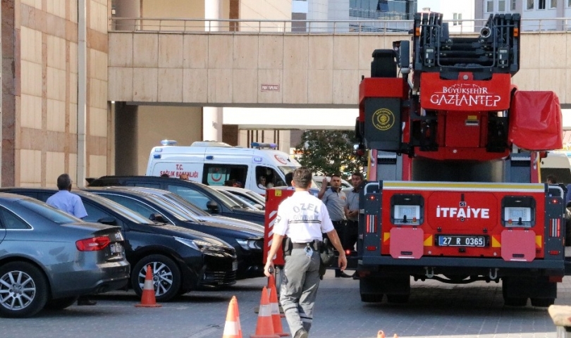 Belediye çatısında intihar girişimi