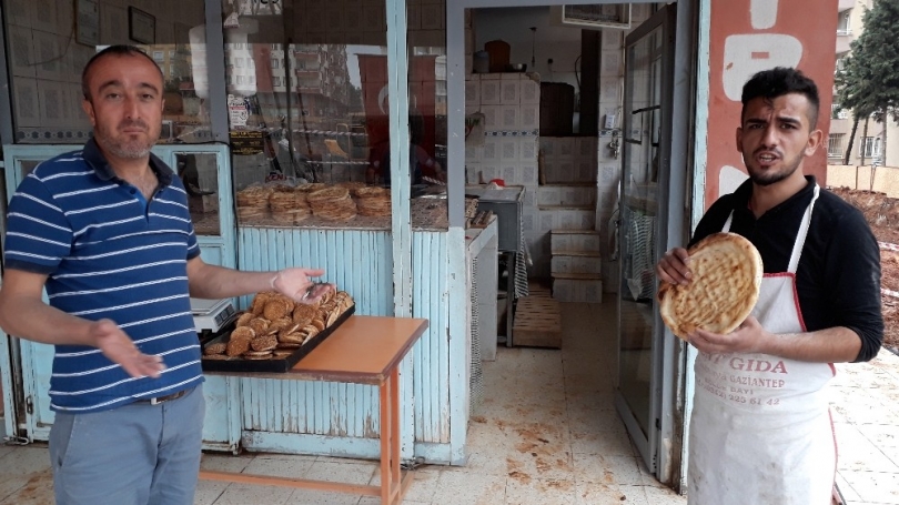 Bu fırından ekmek almak deveye hendek atlatmaktan zor