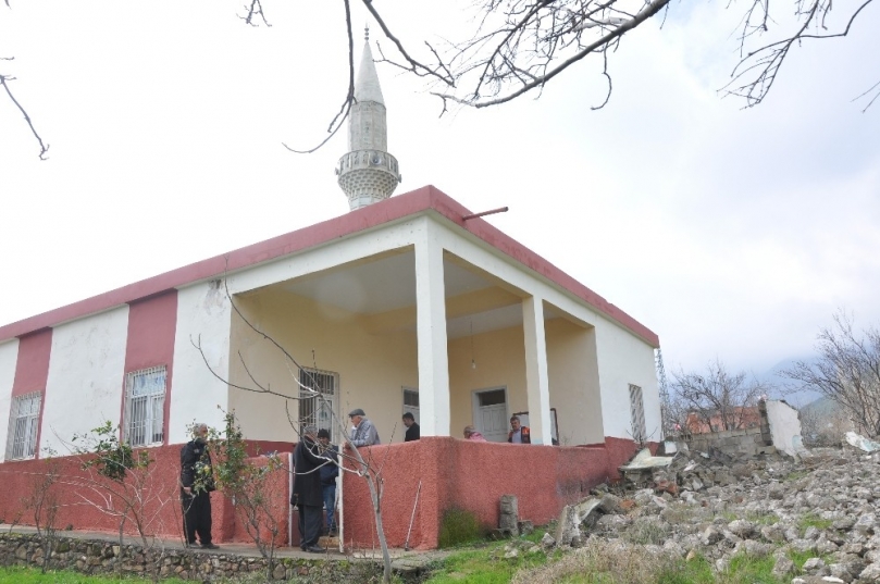 Lojmansız camiye imam bulunamıyor