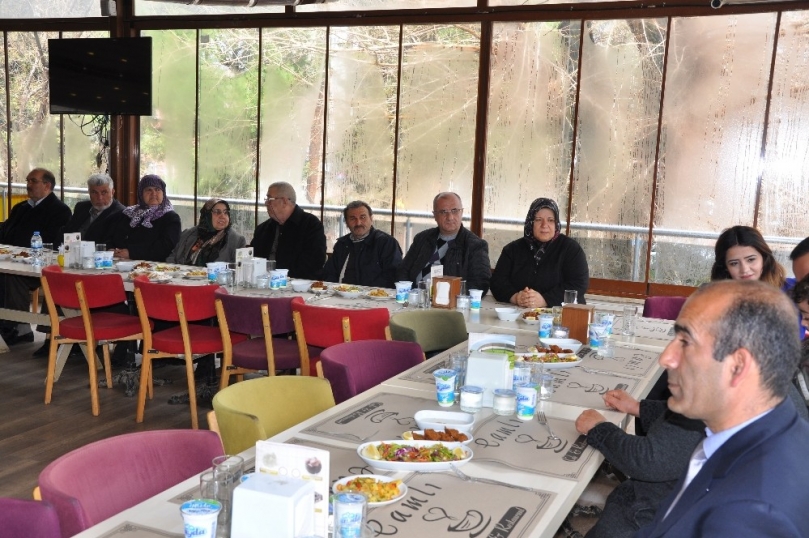 Şehit aileleri yemekte bir araya geldi