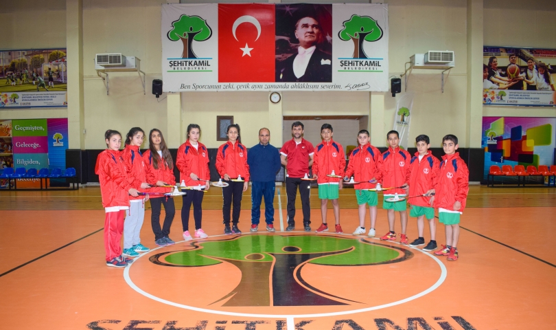 Badmintoncular Final Yolunda Viraj Alacak