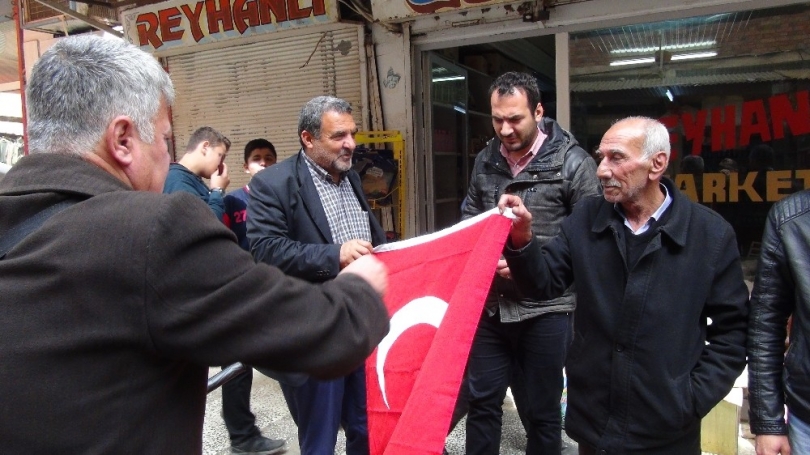 Dünya İslahiyeliler Derneğinden zeytin dalı harekatına bayraklı destek