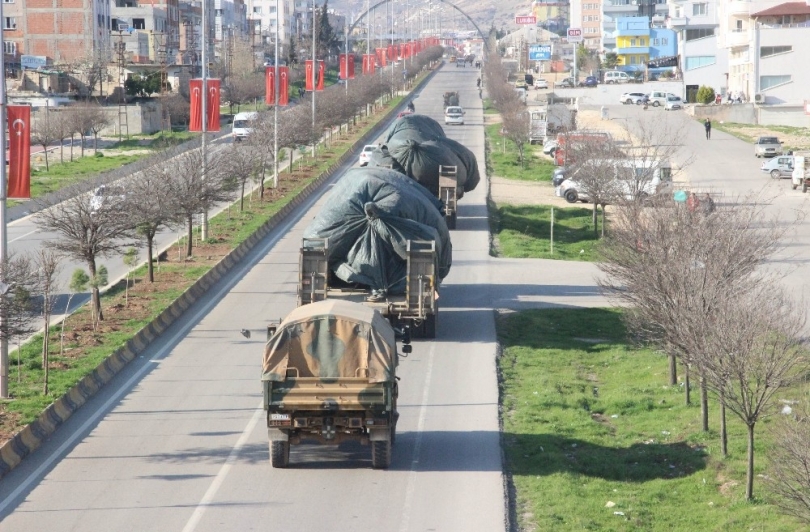 Afrin’e fırtına obüs topları sevk edildi