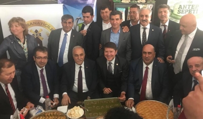 Bakan Fakıbaba’dan Gaziantep standına ziyaret