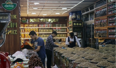 Antep fıstığının fiyatı arttı, satış azaldı