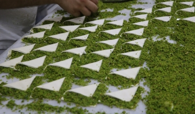 Baklavaya Antep fıstığı darbesi