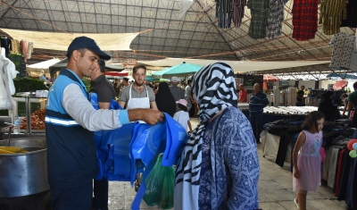 Şahinbey Belediyesi vatandaşlara kurban atık poşeti dağıttı
