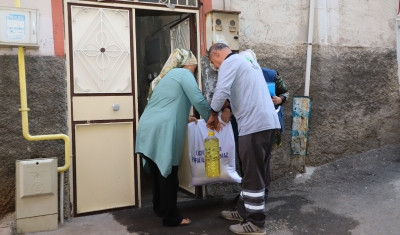 Şehitkamil’den dar gelirli ailelere gıda yardımı