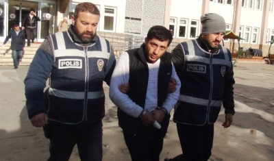 Kasaptan sucuk çalan hırsız yakalandı