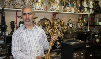 Mirasını antikaya yatırdı