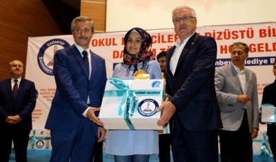 Okul birincisi 155 öğrenciye bilgisayar