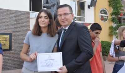 GKV’nin Türkiye münazara şampiyonlarına ödül yağdı